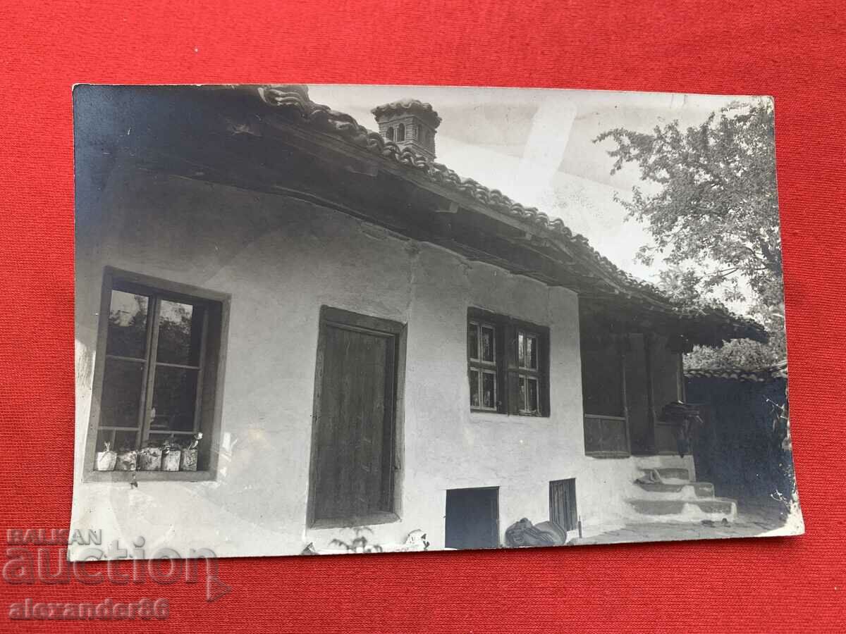 Old house in the yard of P. Shopov old photo