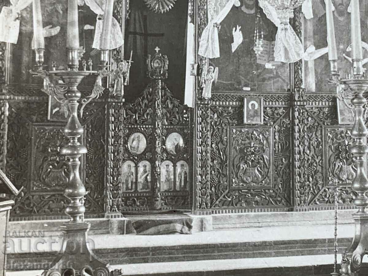 Auction  Iconostasis in the church of St. Dimitar Peshtera