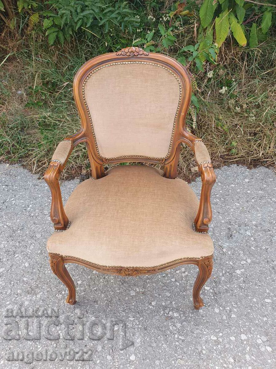 Beautiful vintage solid wood chair!!!