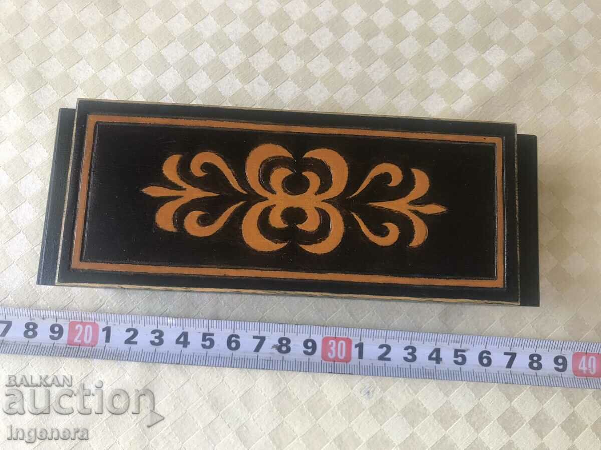 CUTIE LEMN PIROGRAF DESEN ANTICHI DIN SOCA MOSTRA cu preț 29.00 BGN | € 14.83 CUTIE LEMN PIROGRAF DESEN ANTICHI DIN SOCA MOSTRA cu preț 29.00 BGN | € 14.83