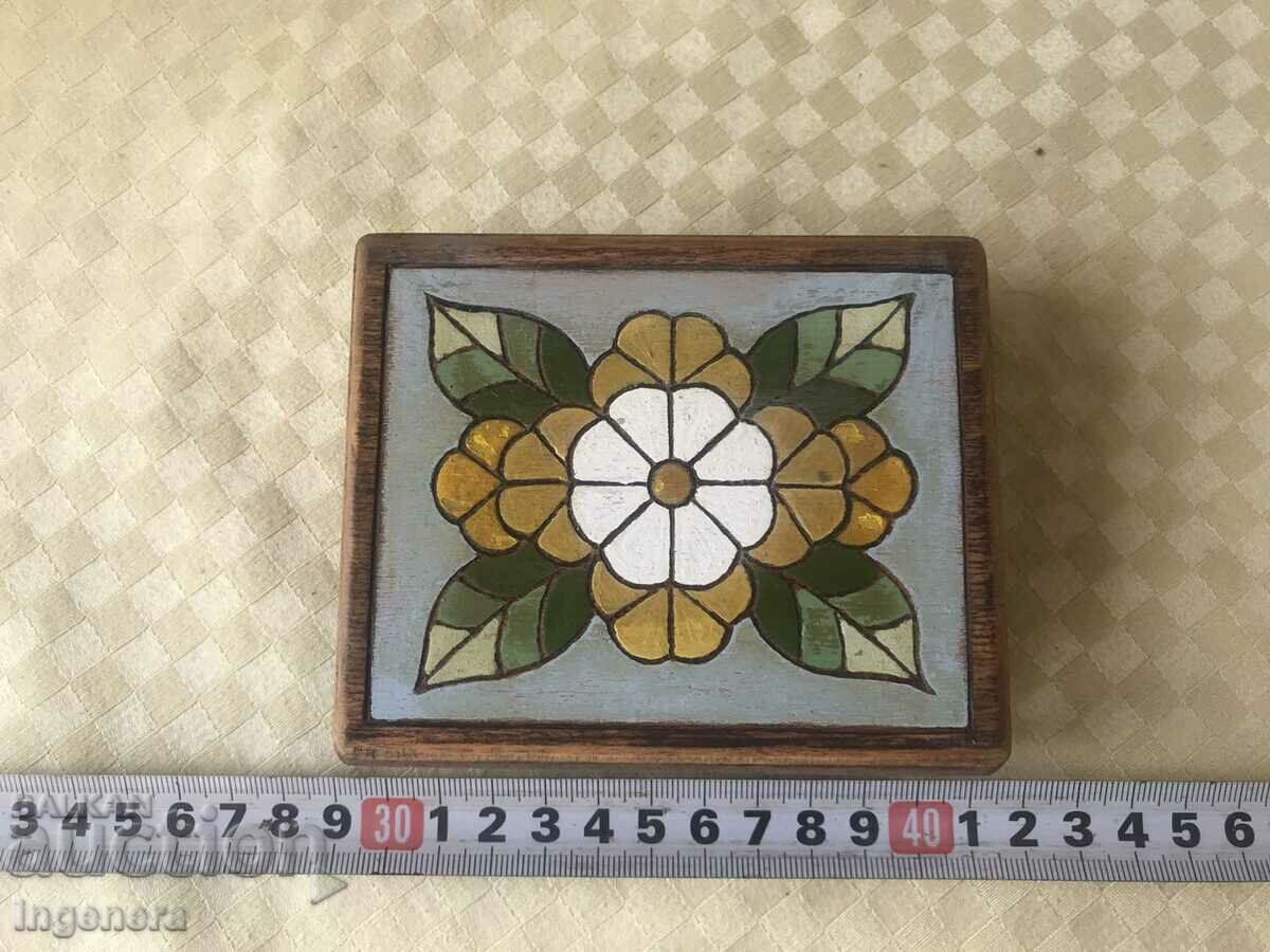 КУТИЯ ДЪРВО ПИРОГРАФ РИСУНЪК СТАРИННА ОТ СОЦА МОСТРА с цена 22.00 лв. | € 11.25 КУТИЯ ДЪРВО ПИРОГРАФ РИСУНЪК СТАРИННА ОТ СОЦА МОСТРА с цена 22.00 лв. | € 11.25