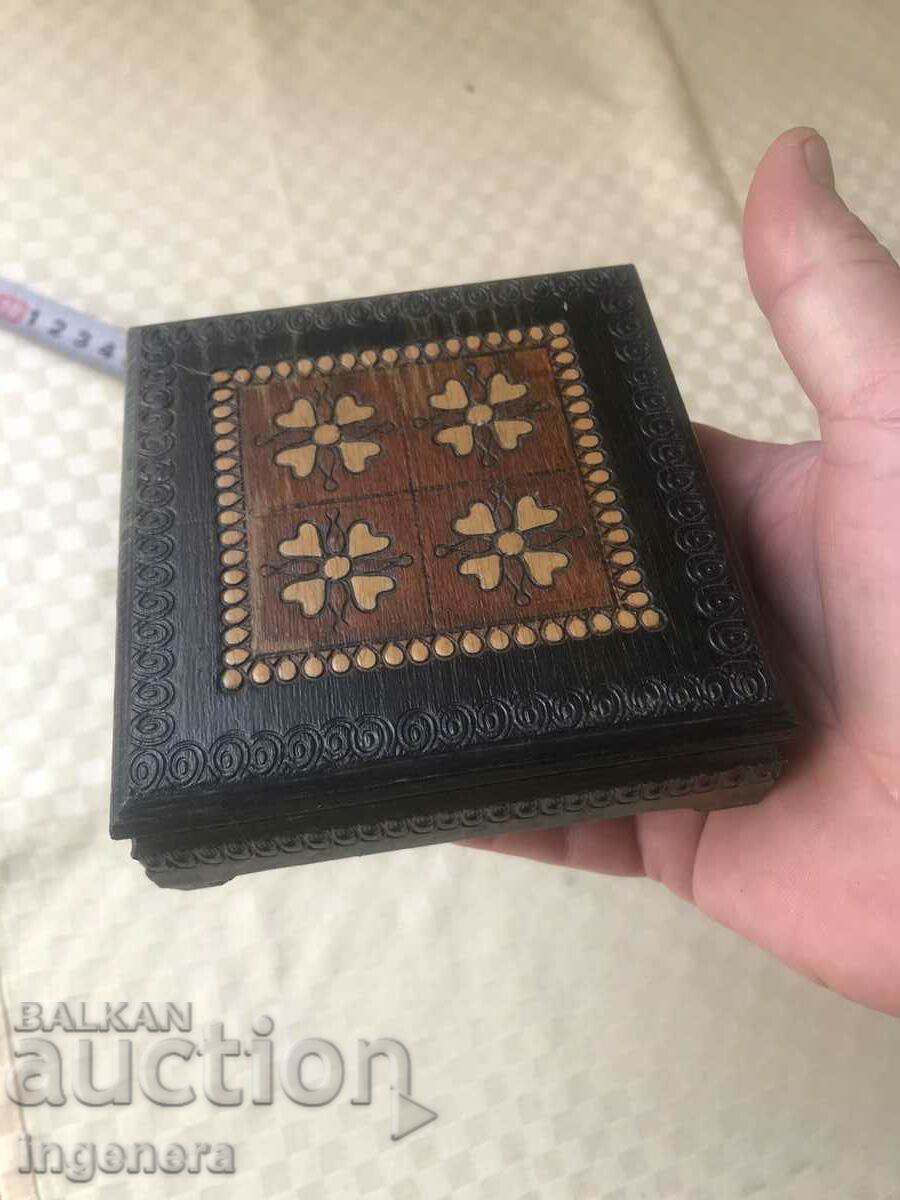 Доставка на КУТИЯ ДЪРВО ПИРОГРАФ РИСУНЪК СТАРИННА ОТ СОЦА МОСТРА Доставка на КУТИЯ ДЪРВО ПИРОГРАФ РИСУНЪК СТАРИННА ОТ СОЦА МОСТРА