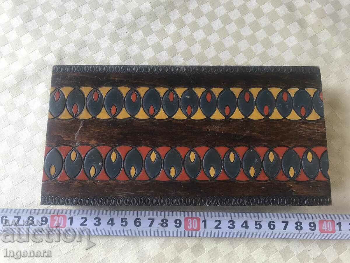 КУТИЯ ДЪРВО ПИРОГРАФ РИСУНЪК СТАРИННА ОТ СОЦА МОСТРА с цена 33.00 лв. | € 16.87 КУТИЯ ДЪРВО ПИРОГРАФ РИСУНЪК СТАРИННА ОТ СОЦА МОСТРА с цена 33.00 лв. | € 16.87