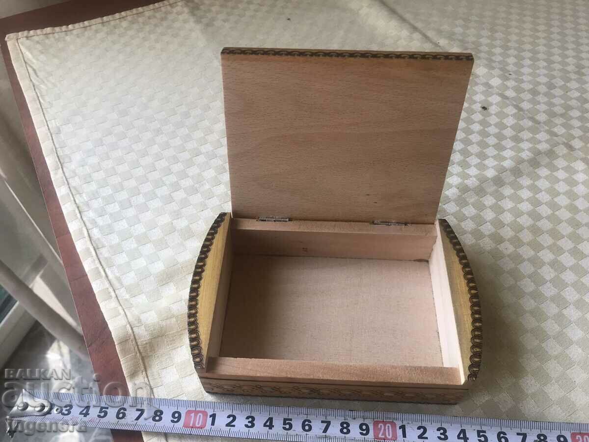 Аукцион КУТИЯ ДЪРВО ПИРОГРАФ РИСУНЪК СТАРИННА ОТ СОЦА МОСТРА Аукцион КУТИЯ ДЪРВО ПИРОГРАФ РИСУНЪК СТАРИННА ОТ СОЦА МОСТРА