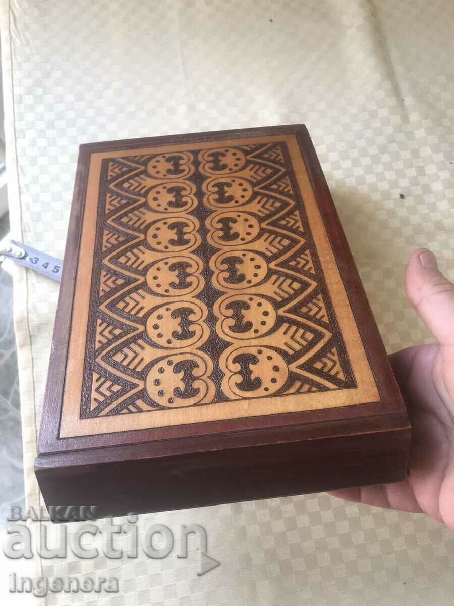 Доставка на КУТИЯ ДЪРВО ПИРОГРАФ РИСУНЪК СТАРИННА ОТ СОЦА МОСТРА Доставка на КУТИЯ ДЪРВО ПИРОГРАФ РИСУНЪК СТАРИННА ОТ СОЦА МОСТРА