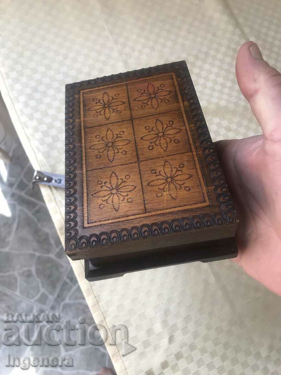 Доставка на КУТИЯ ДЪРВО ПИРОГРАФ РИСУНЪК СТАРИННА ОТ СОЦА МОСТРА Доставка на КУТИЯ ДЪРВО ПИРОГРАФ РИСУНЪК СТАРИННА ОТ СОЦА МОСТРА