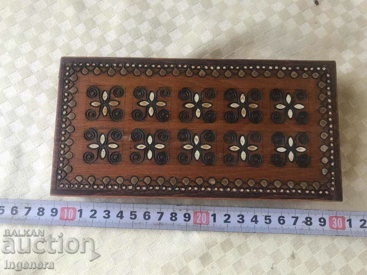 CUTIE LEMN PIROGRAF DESEN ANTICHI DIN SOCA MOSTRA cu preț 35.00 BGN | € 17.90 CUTIE LEMN PIROGRAF DESEN ANTICHI DIN SOCA MOSTRA cu preț 35.00 BGN | € 17.90