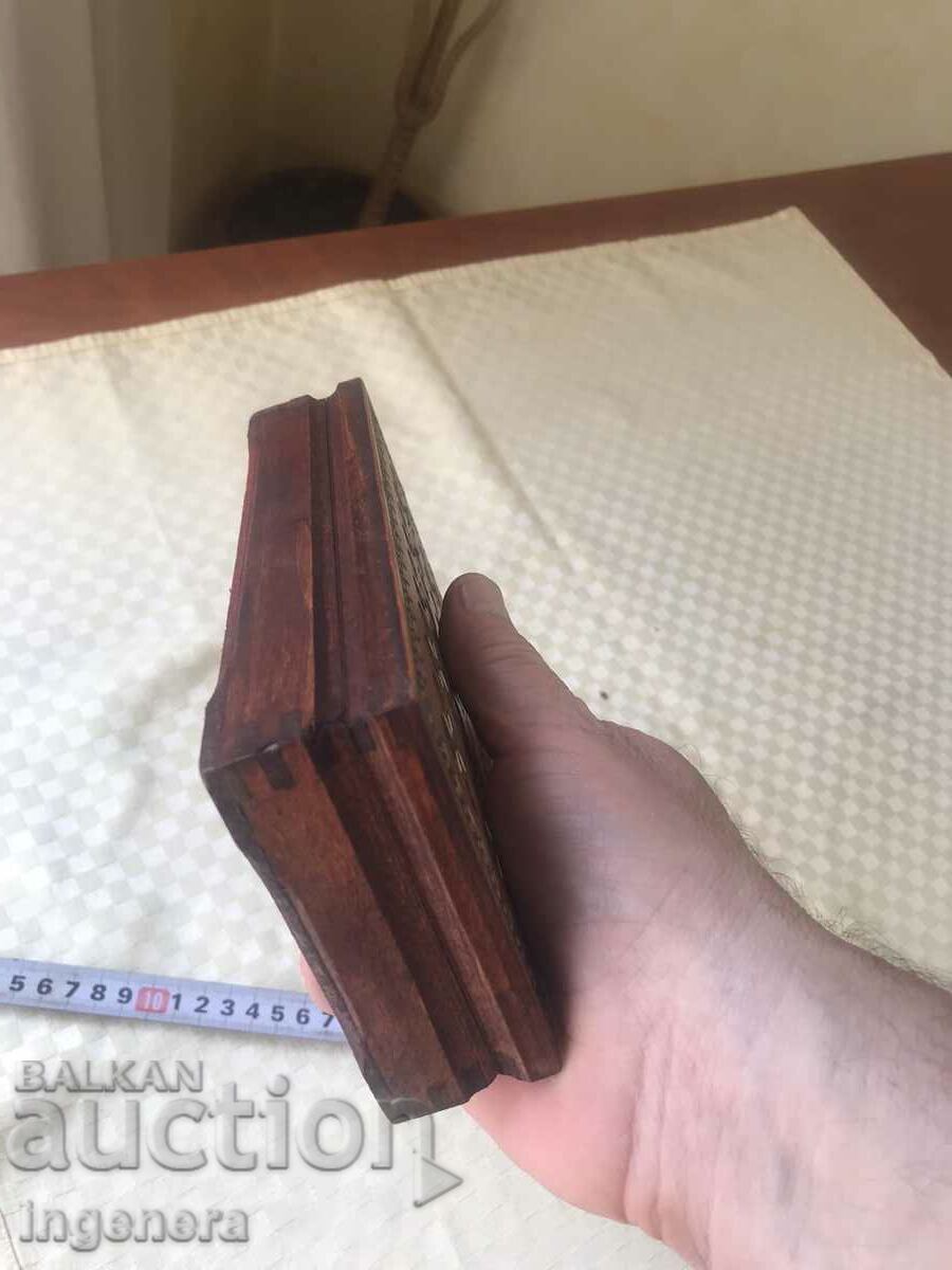 Livrarea CUTIE LEMN PIROGRAF DESEN ANTICHI DIN SOCA MOSTRA Livrarea CUTIE LEMN PIROGRAF DESEN ANTICHI DIN SOCA MOSTRA