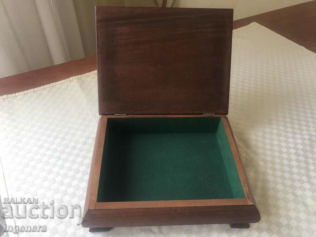 Аукцион КУТИЯ ДЪРВО ПИРОГРАФ РИСУНЪК СТАРИННА ОТ СОЦА МОСТРА Аукцион КУТИЯ ДЪРВО ПИРОГРАФ РИСУНЪК СТАРИННА ОТ СОЦА МОСТРА