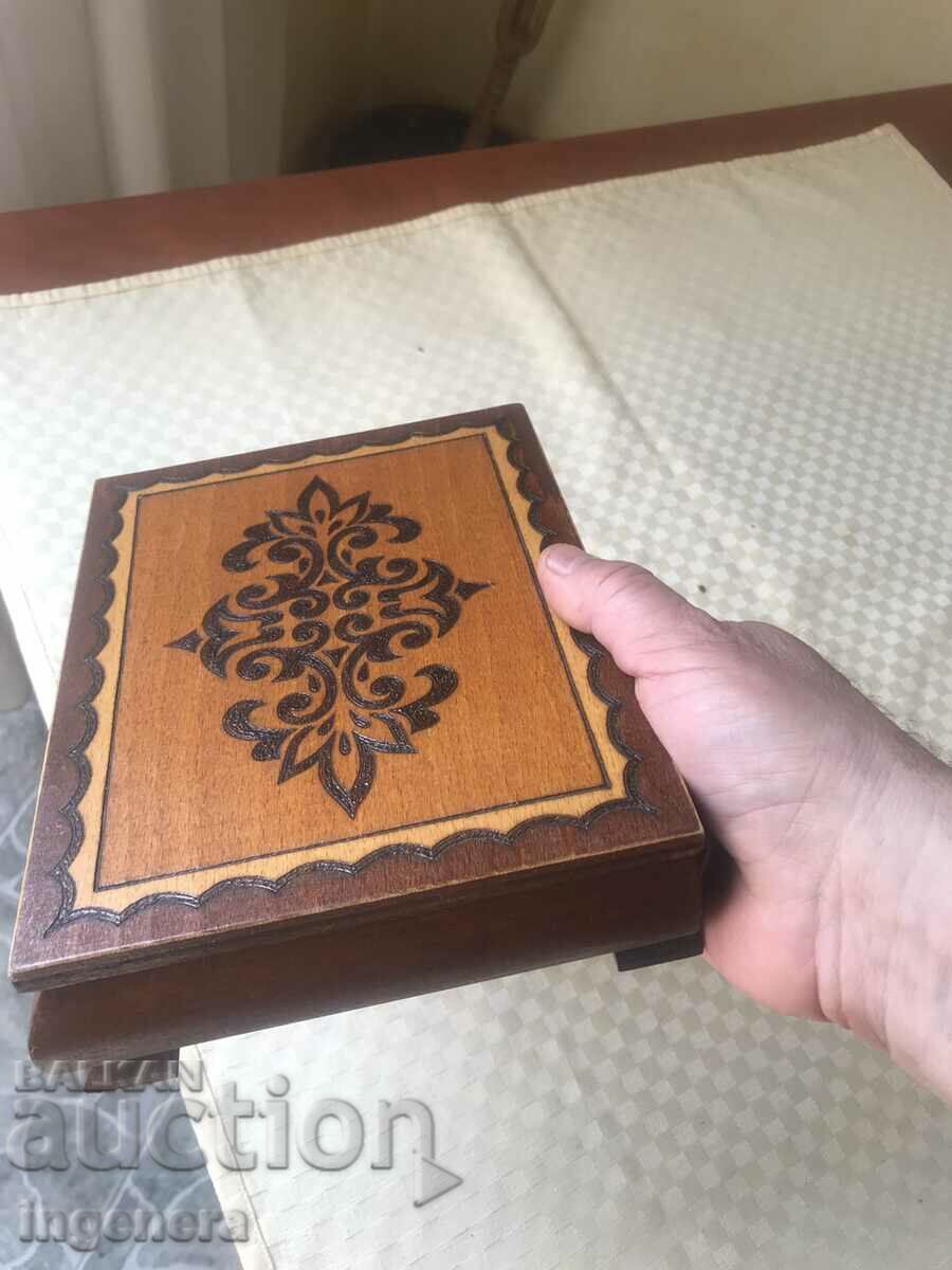 Доставка на КУТИЯ ДЪРВО ПИРОГРАФ РИСУНЪК СТАРИННА ОТ СОЦА МОСТРА Доставка на КУТИЯ ДЪРВО ПИРОГРАФ РИСУНЪК СТАРИННА ОТ СОЦА МОСТРА