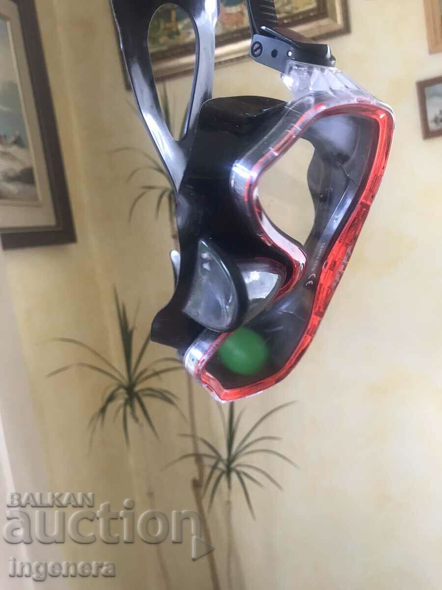 Livrarea MASTĂ OCHEI DE APĂ PENTRU ÎNOT