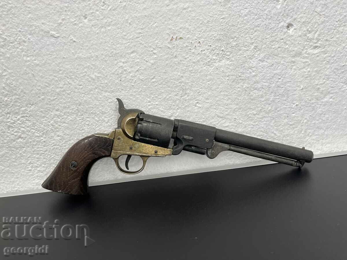 Replica revolver Colt. #777