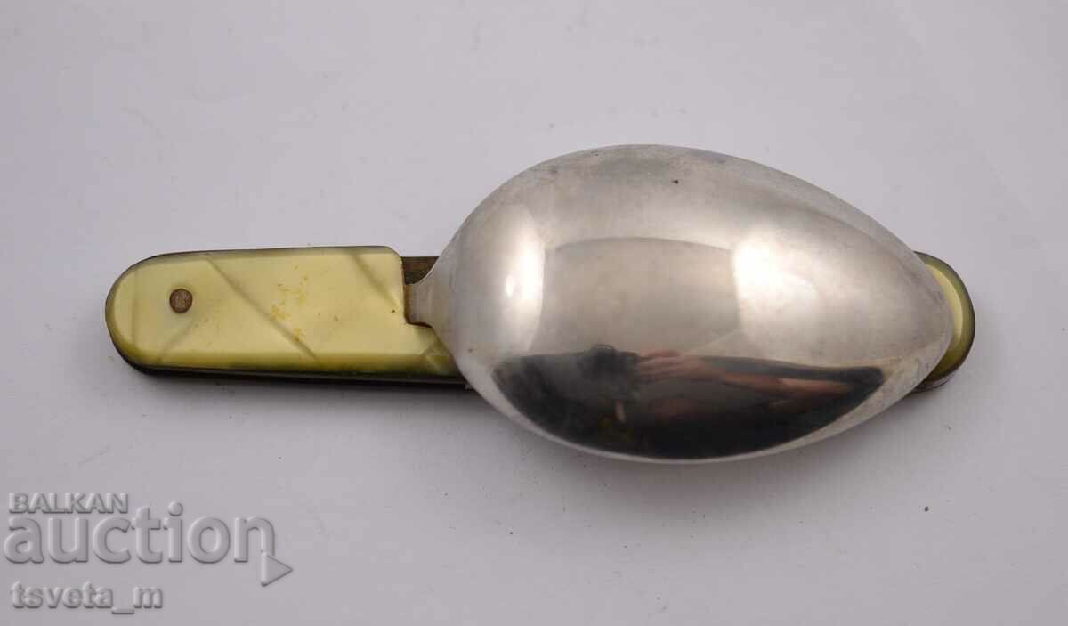 Travel folding spoon