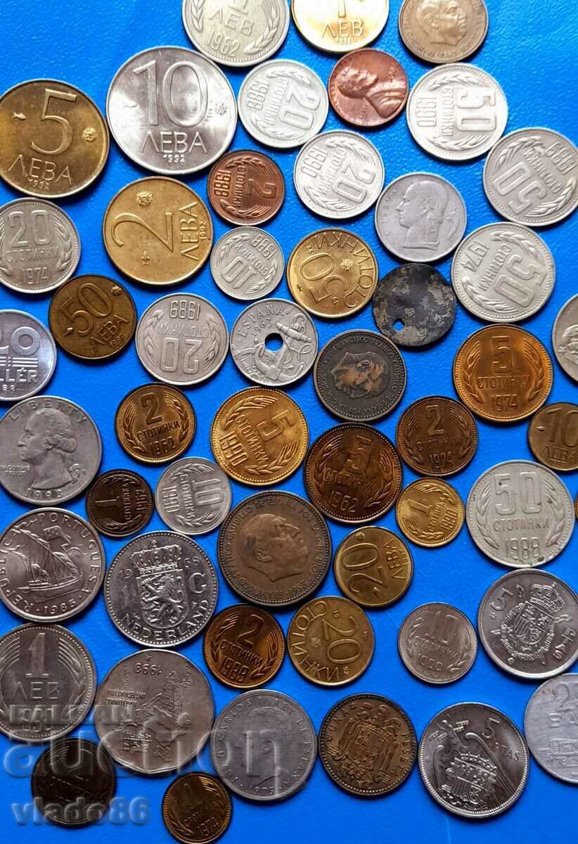 O mulțime de monede vechi bulgare și străine