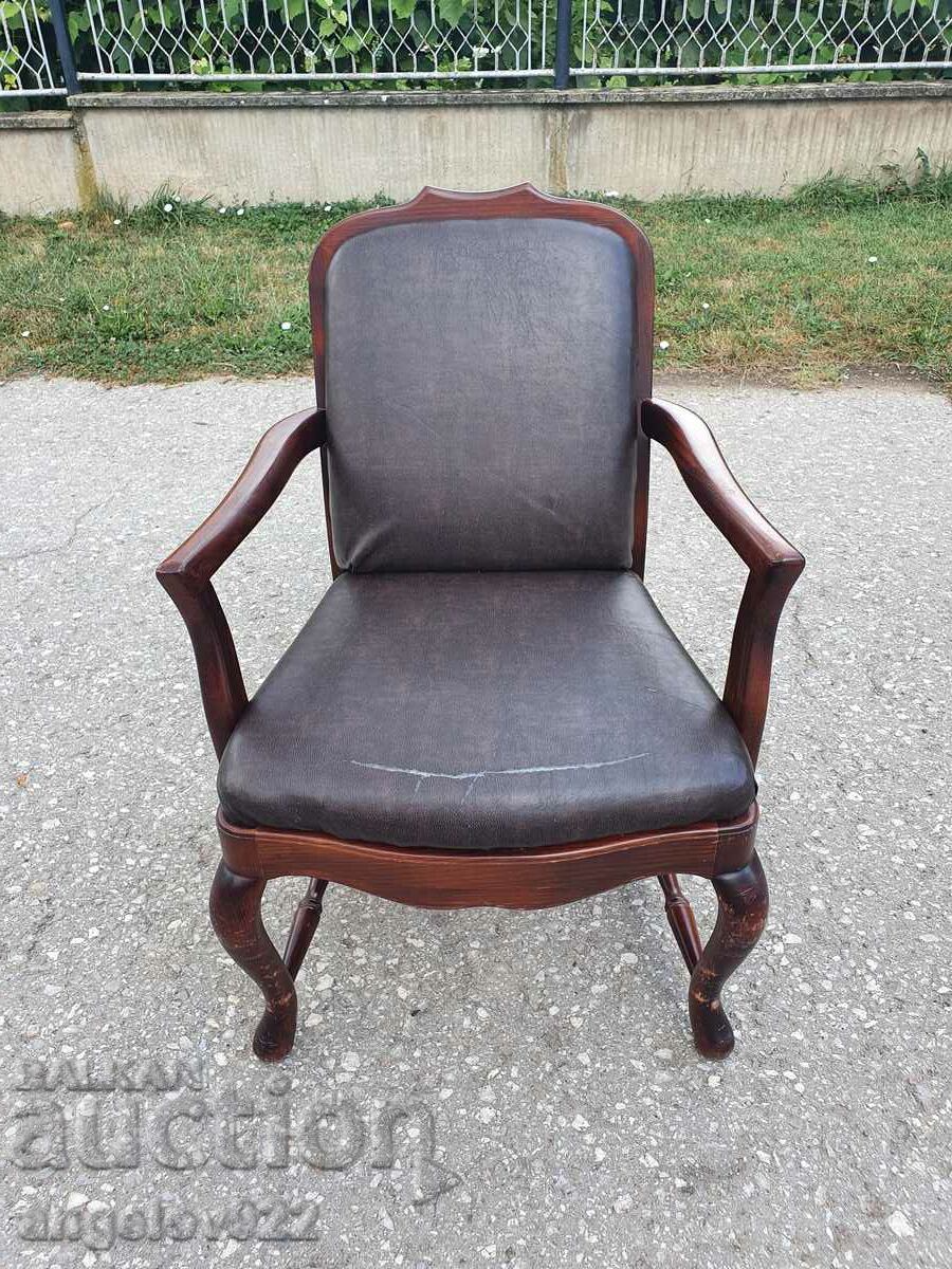 Frumos scaun vintage din piele solidă!!!