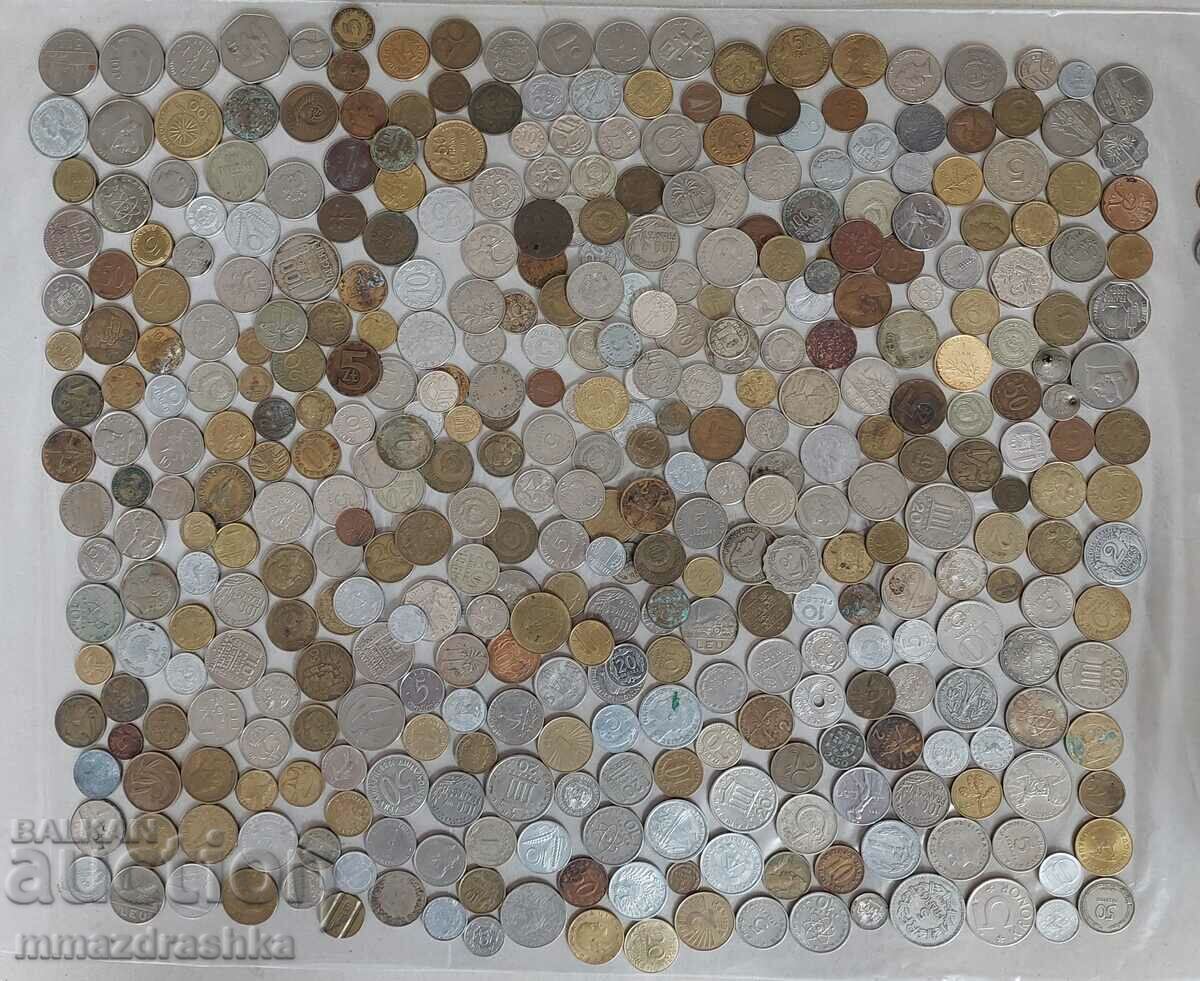 2 килограма стотици монети от света