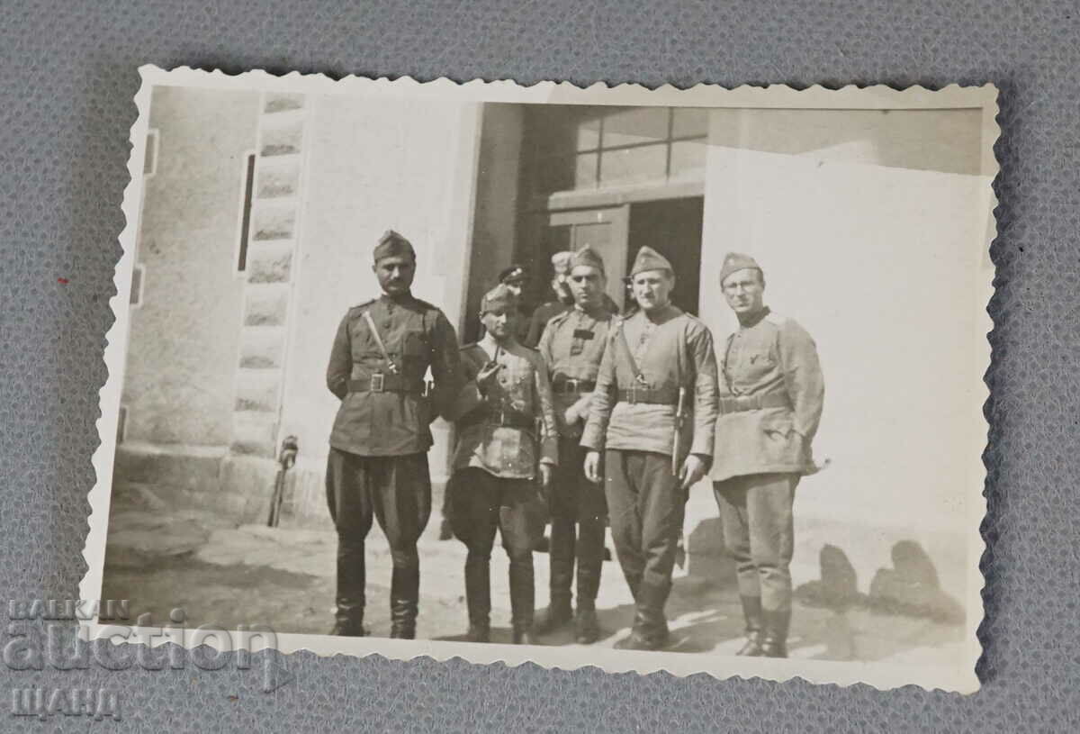 Стара  Военна снимка войници униформа шапка колан