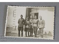 Стара  Военна снимка войници униформа шапка колан