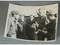 Стара  Военна снимка войници униформа шапка очила