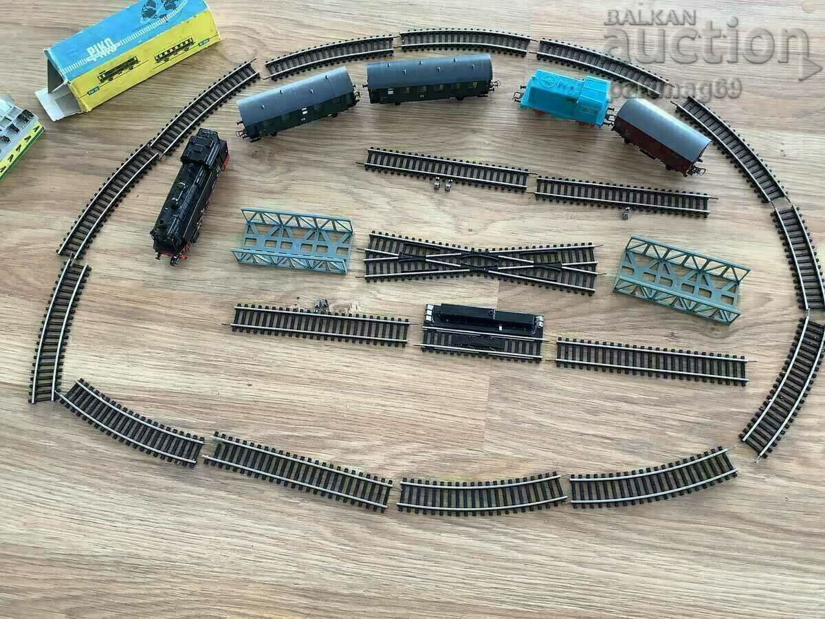 PIKO train 2 locomotives and 3 wagons and rails - 7 PIKO train 2 locomotives and 3 wagons and rails - 7