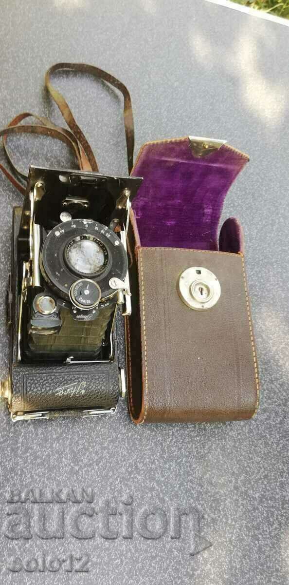 Auction Vintage bellows camera. Auction Vintage bellows camera.