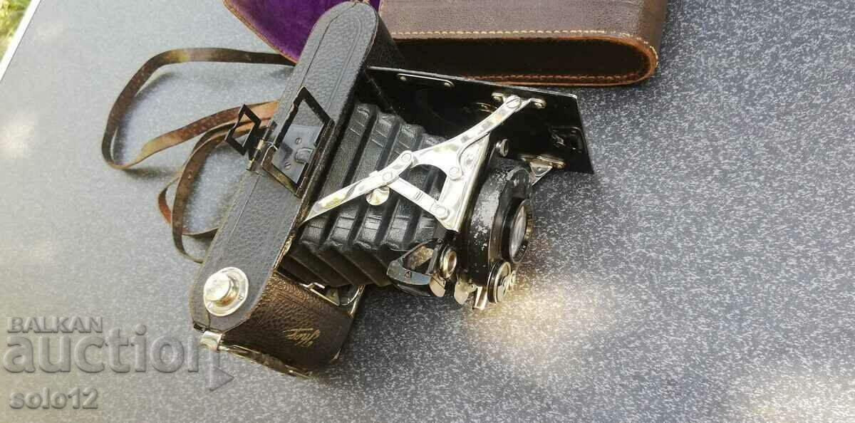 Delivery of Vintage bellows camera. Delivery of Vintage bellows camera.