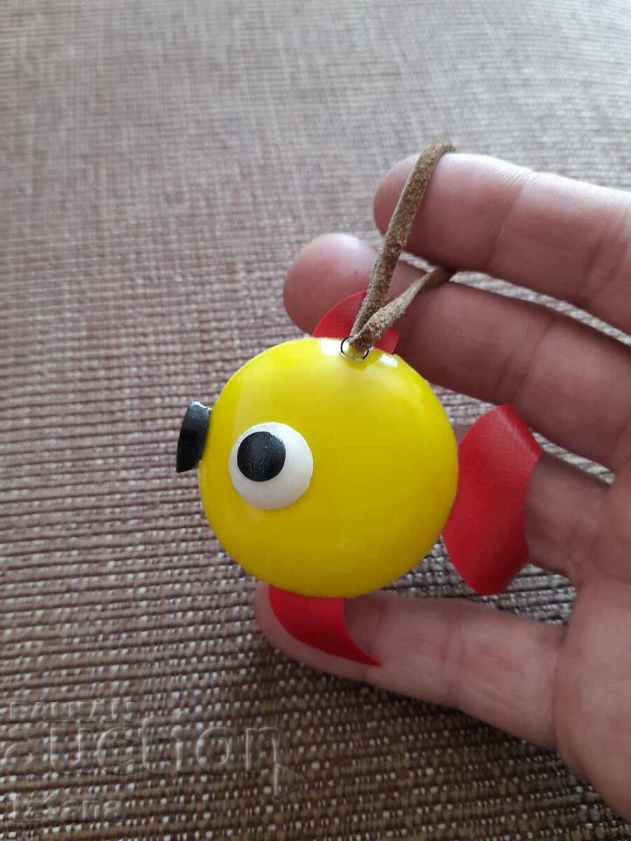 Delivery of Old souvenir Fish Delivery of Old souvenir Fish