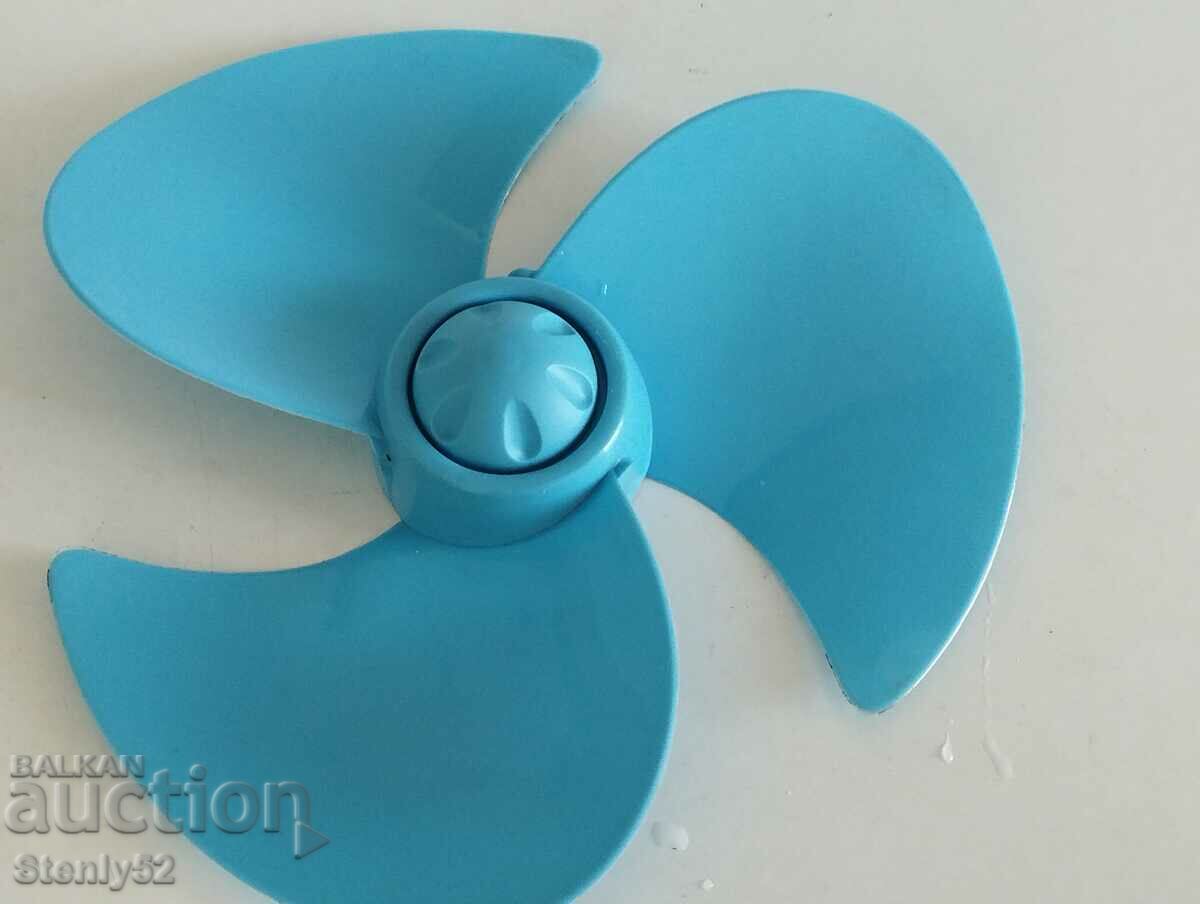 Plastic blade for table fan