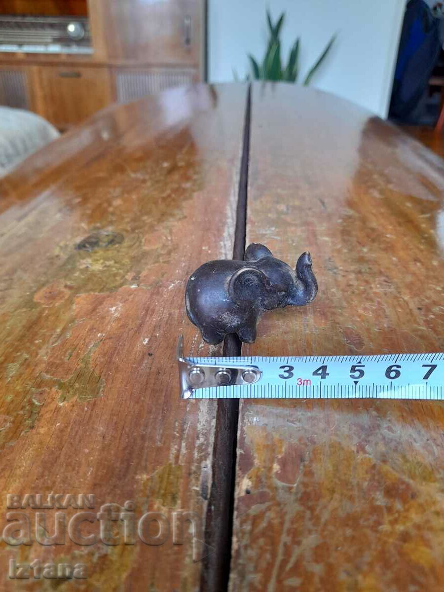Auction  Old souvenir elephant