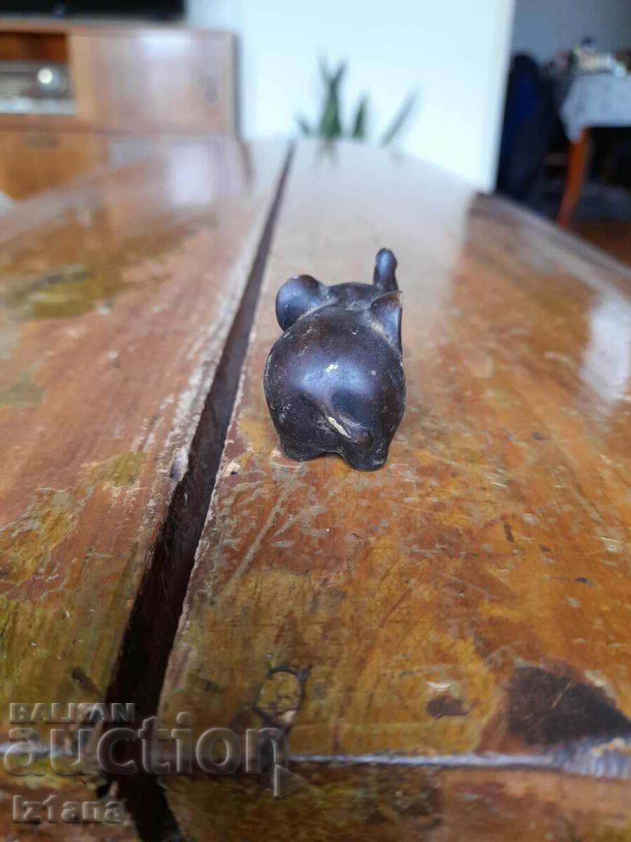 Delivery of Old souvenir elephant