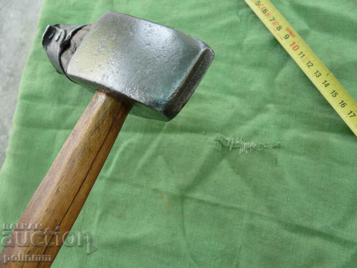 Auction Old cooper's hammer - 295 Auction Old cooper's hammer - 295