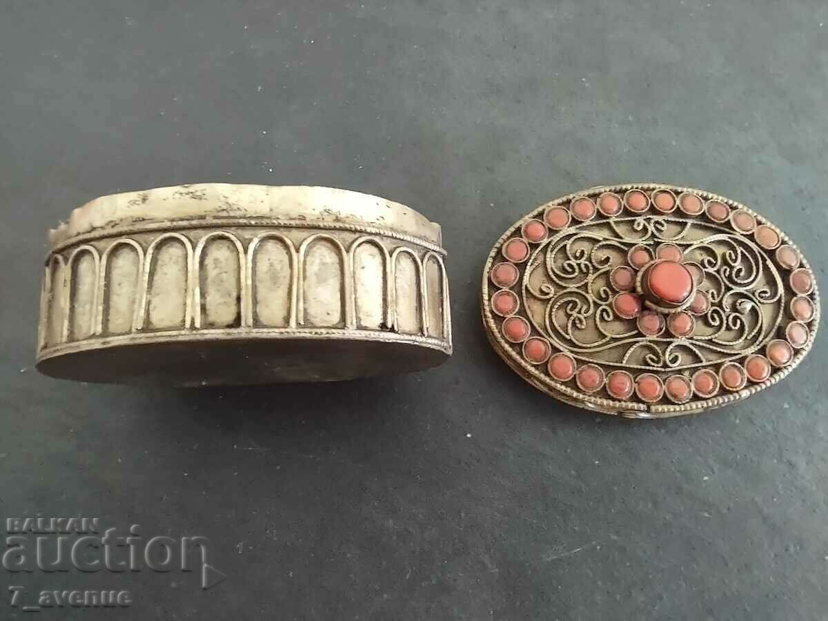 Auction  Box decorated with ornaments and stones, 6/4/2.5 cm