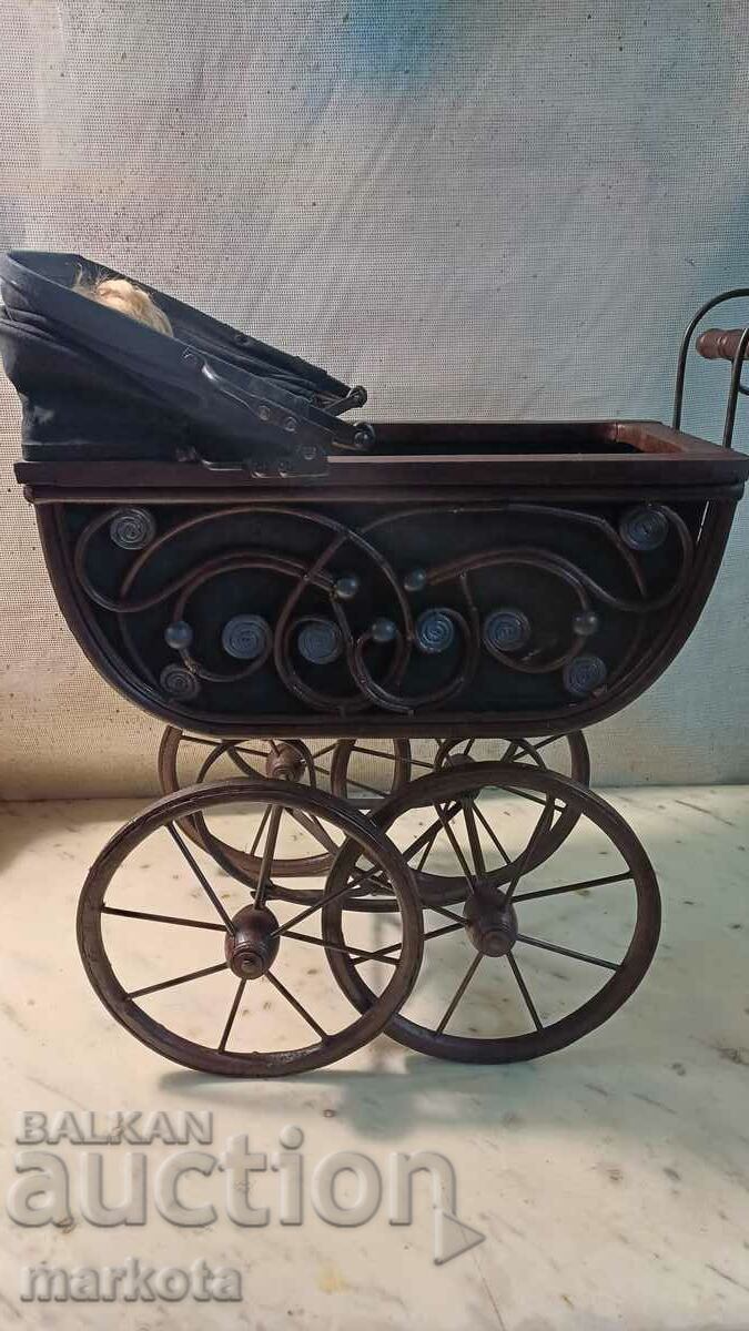 Delivery of vintage doll carriage Delivery of vintage doll carriage