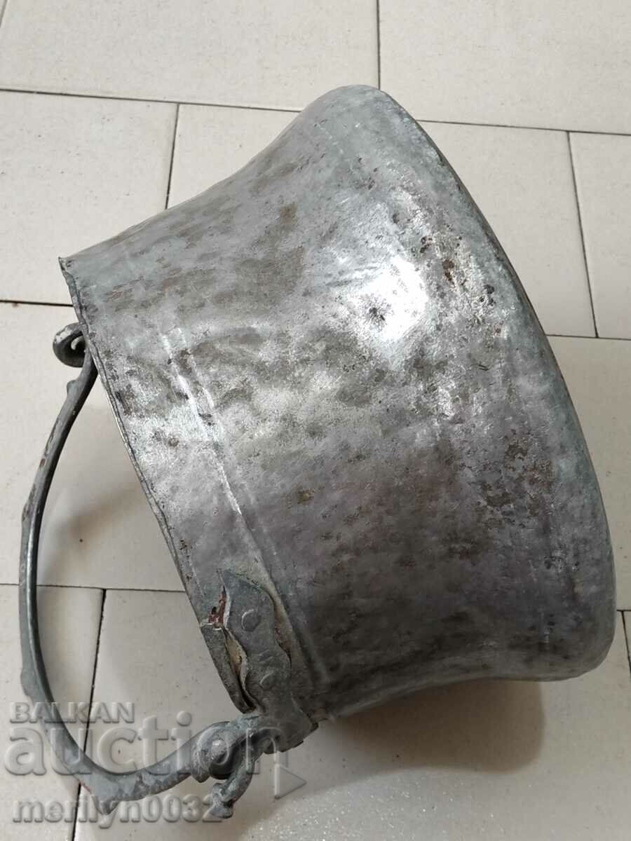 Delivery of Old cauldron copper pot copper tinned coin Delivery of Old cauldron copper pot copper tinned coin