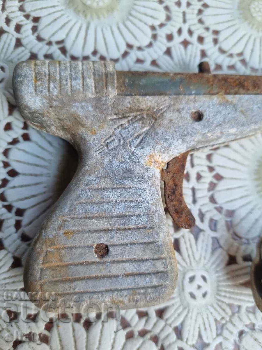Old guns with price 95.00 BGN | € 48.57 Old guns with price 95.00 BGN | € 48.57