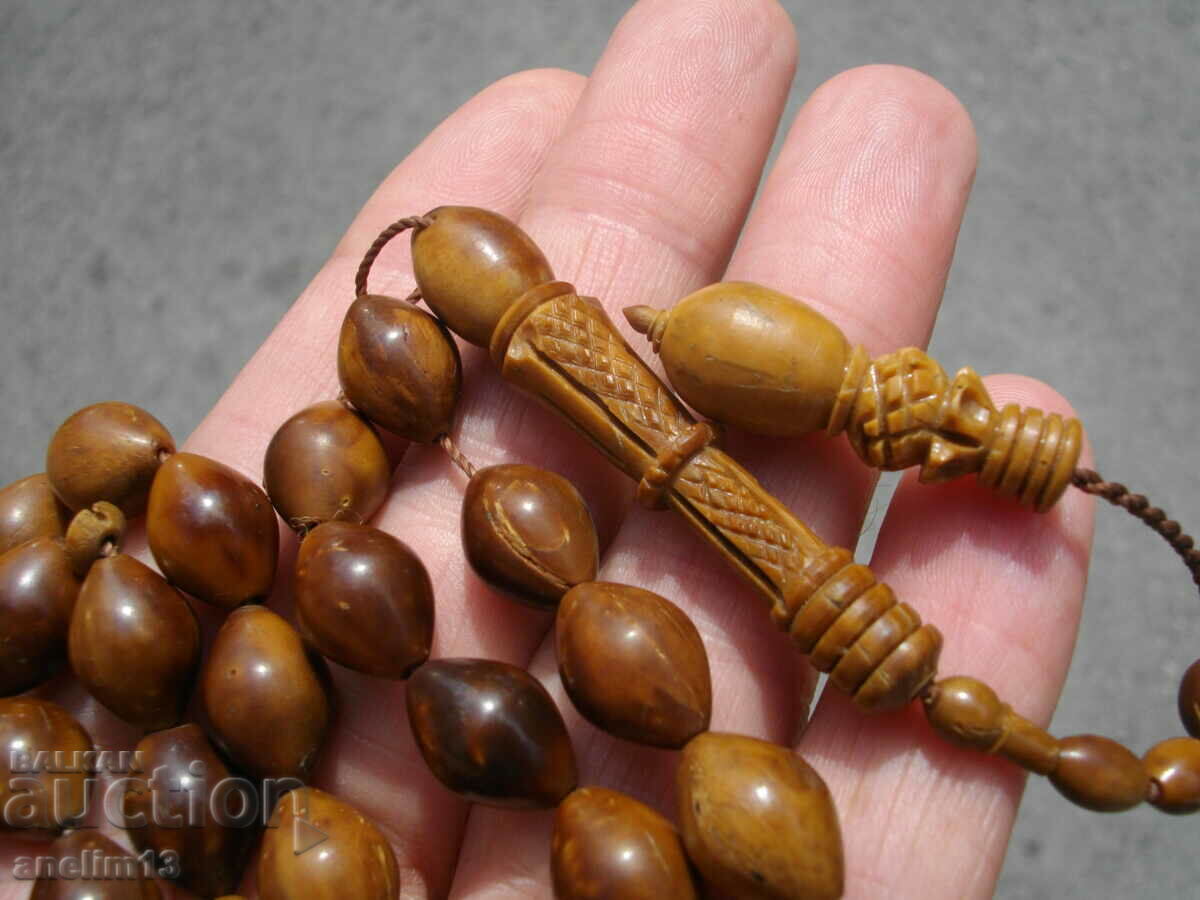AN OLD ROSARY OF BONE OR SOME WOOD - 5