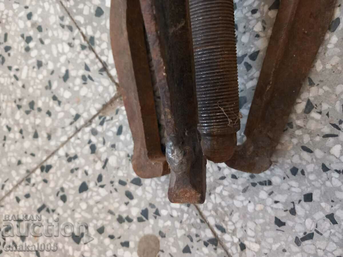 Suport pentru demontarea rulmenților cu preț 40.00 BGN | € 20.45 Suport pentru demontarea rulmenților cu preț 40.00 BGN | € 20.45