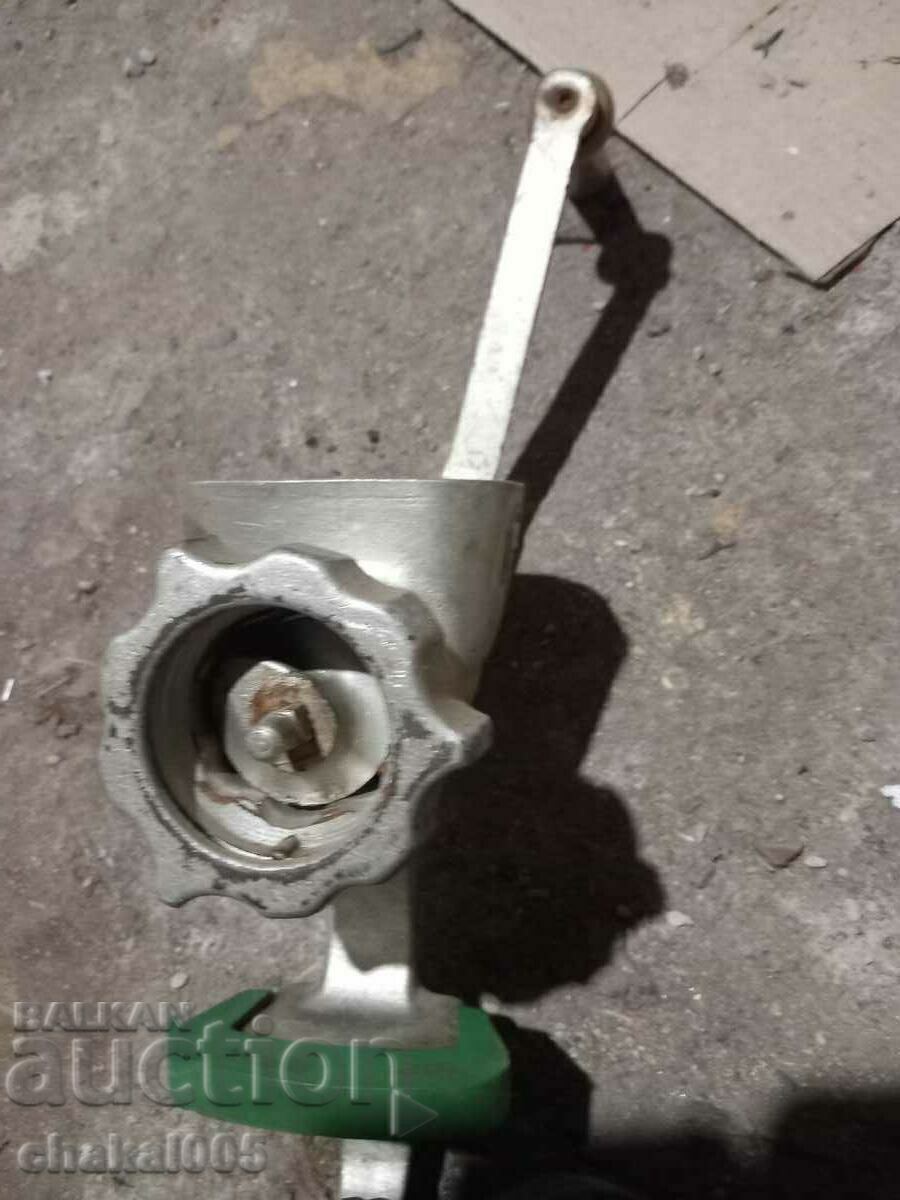 A meat grinder with blades with price 10.00 BGN | € 5.11