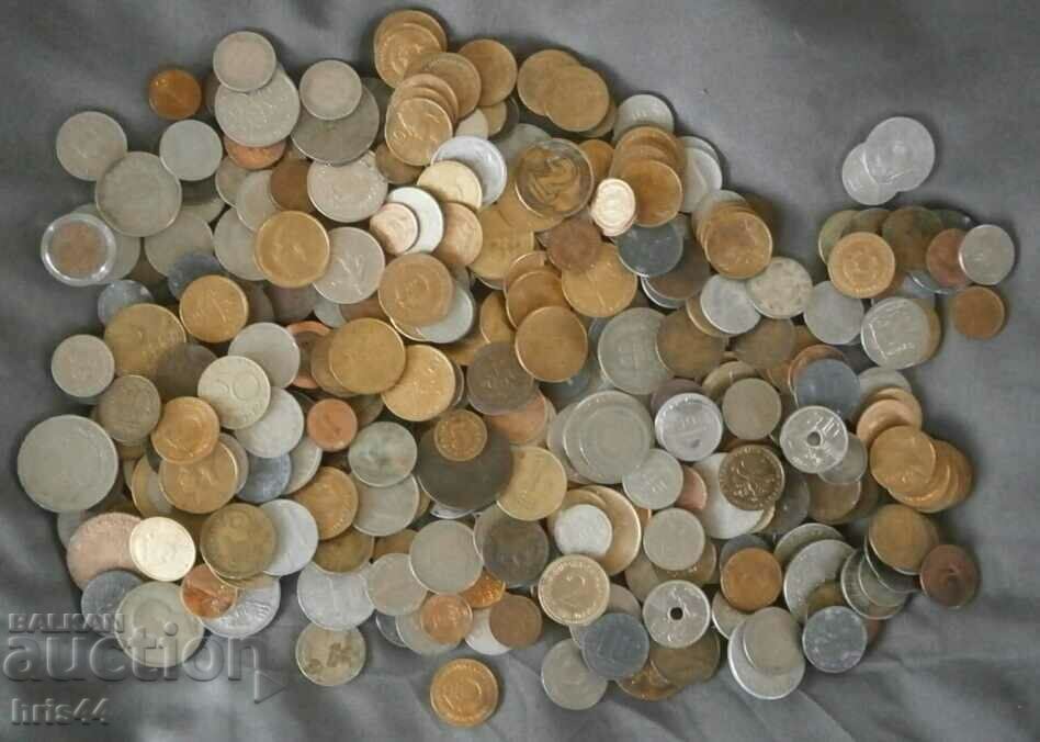 O mulțime de monede