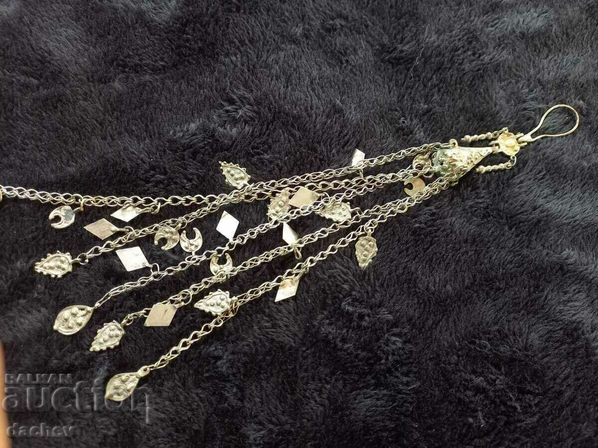 Licitație Cercei de argint cu clapete de barbie bijuterii costum secolul al XIX-lea Licitație Cercei de argint cu clapete de barbie bijuterii costum secolul al XIX-lea