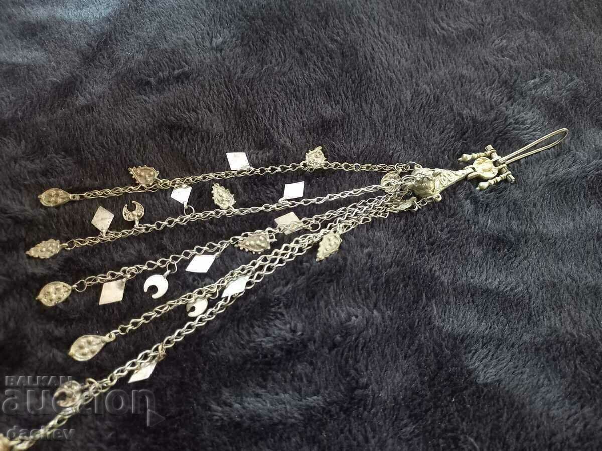 Delivery of Silver earrings with chin flaps costume jewelry 19th Century Delivery of Silver earrings with chin flaps costume jewelry 19th Century