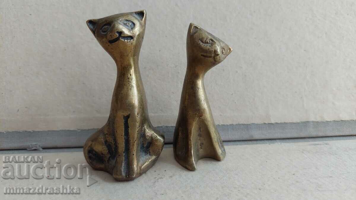 Pisici de bronz 60-70 de ani