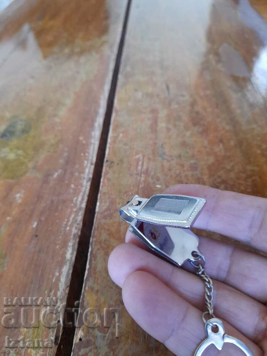 Delivery of Old keychain, Marlboro nail clipper Delivery of Old keychain, Marlboro nail clipper