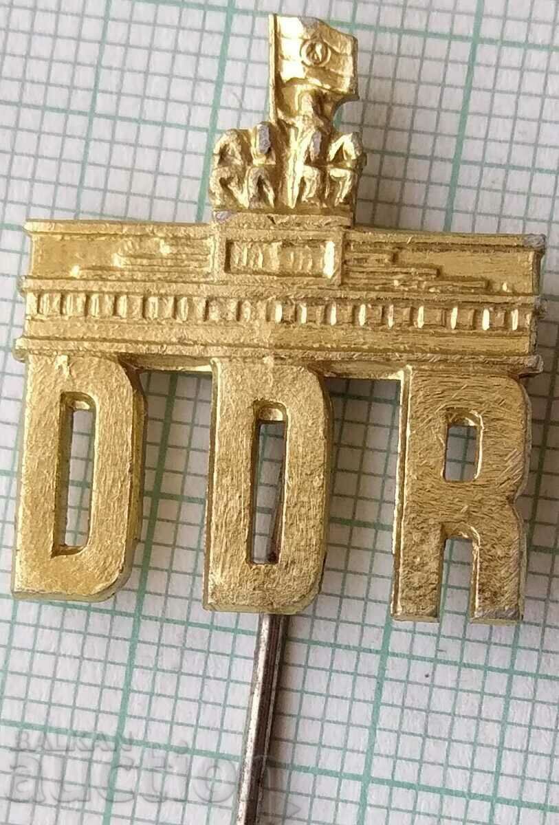 16748 Badge - DDR Brandenburg Gate