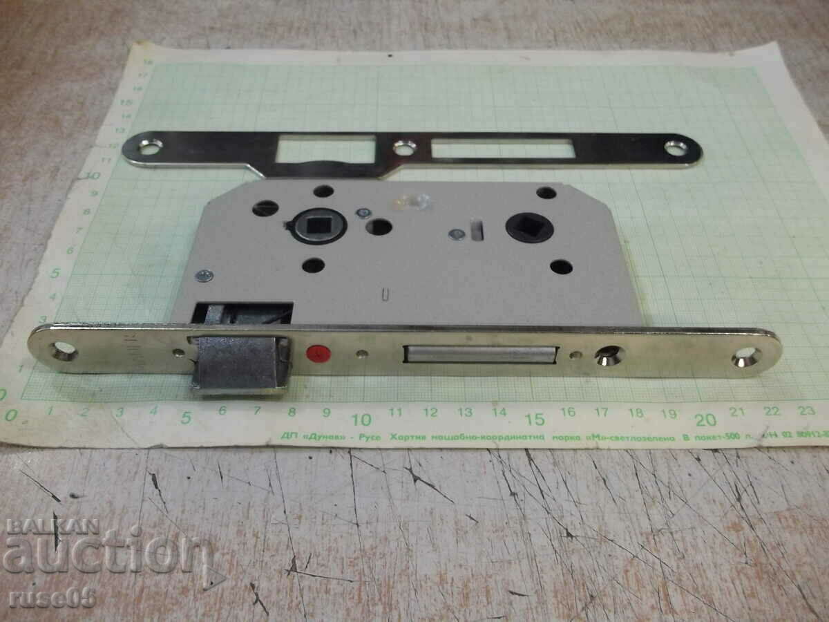Ordinary door lock, new with price 5.00 BGN | € 2.56