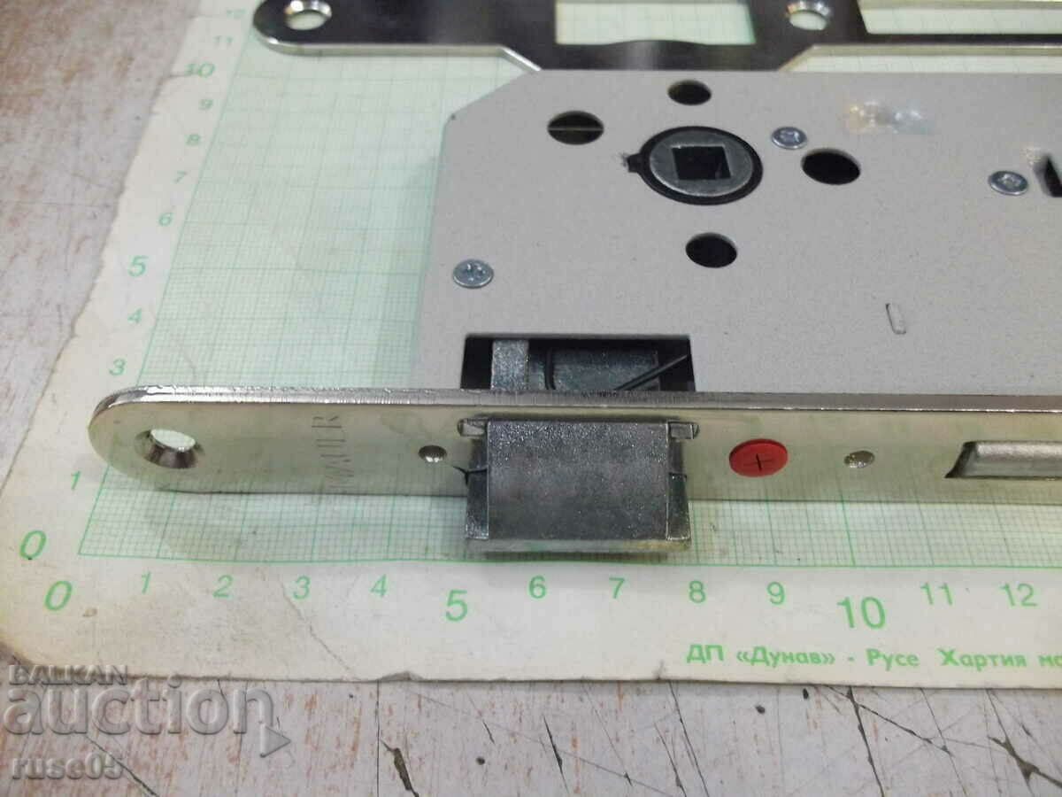 Auction  Ordinary door lock, new