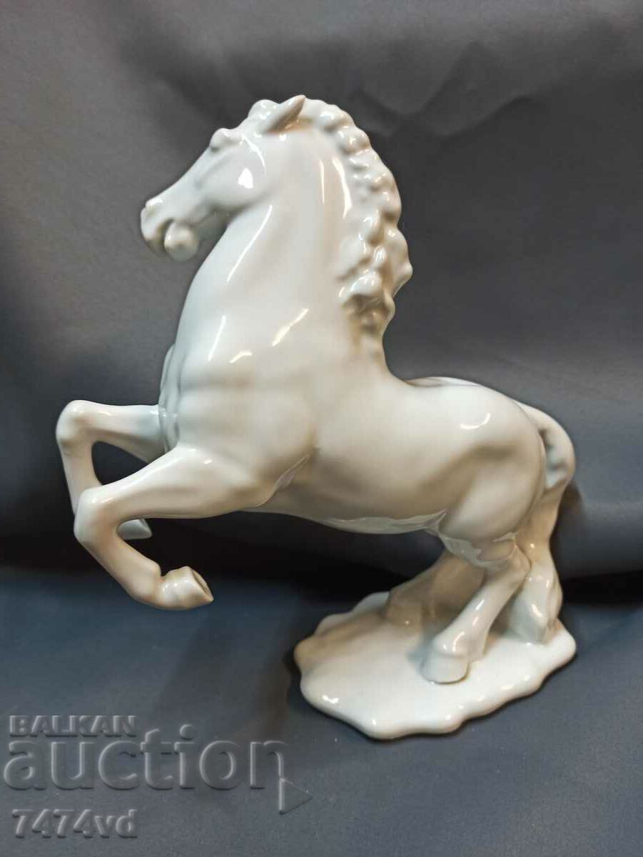 Porcelain sculpture of a horse 20 cm high with price 45.00 BGN | € 23.01 Porcelain sculpture of a horse 20 cm high with price 45.00 BGN | € 23.01