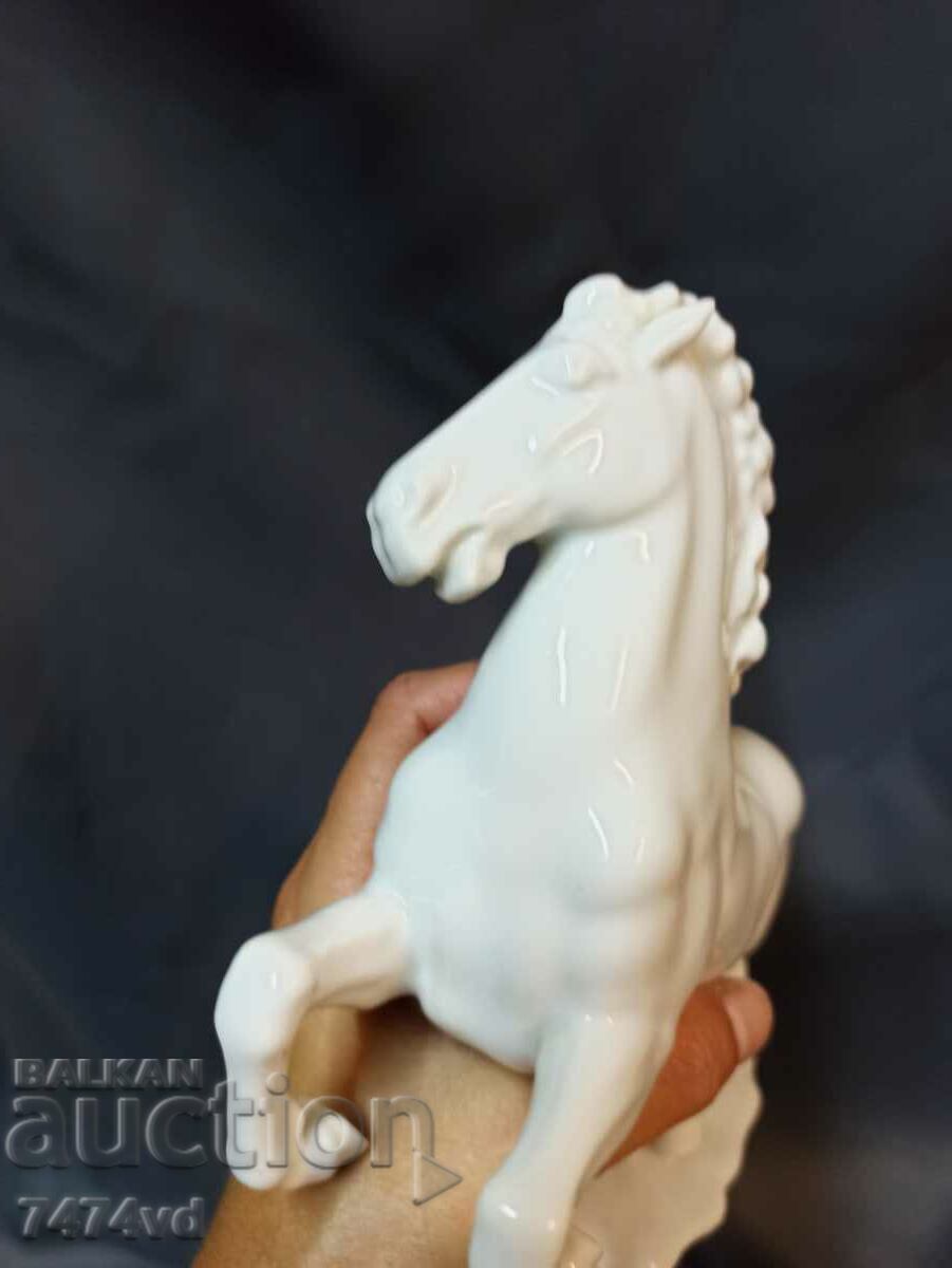 Porcelain sculpture of a horse 20 cm high - 5 Porcelain sculpture of a horse 20 cm high - 5