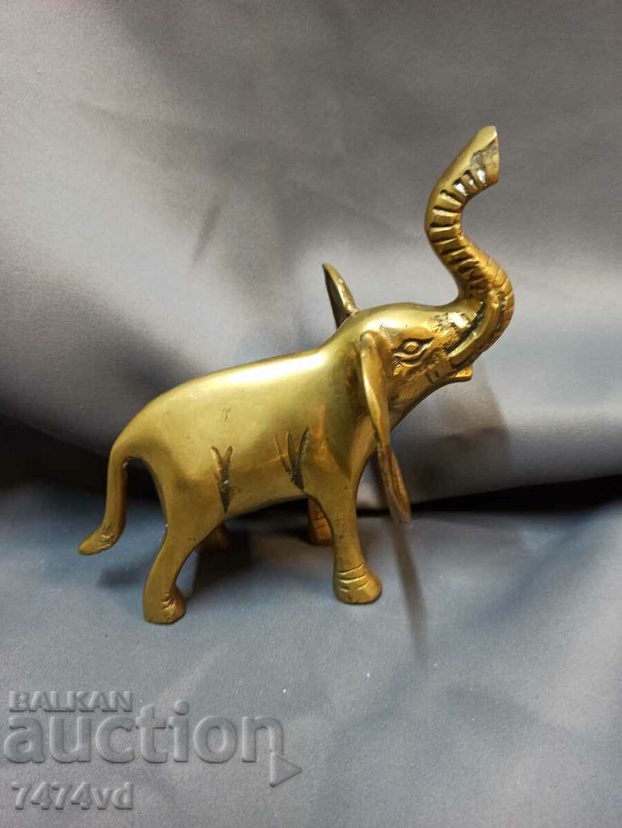 Bronze sculpture of an elephant (solid figure)