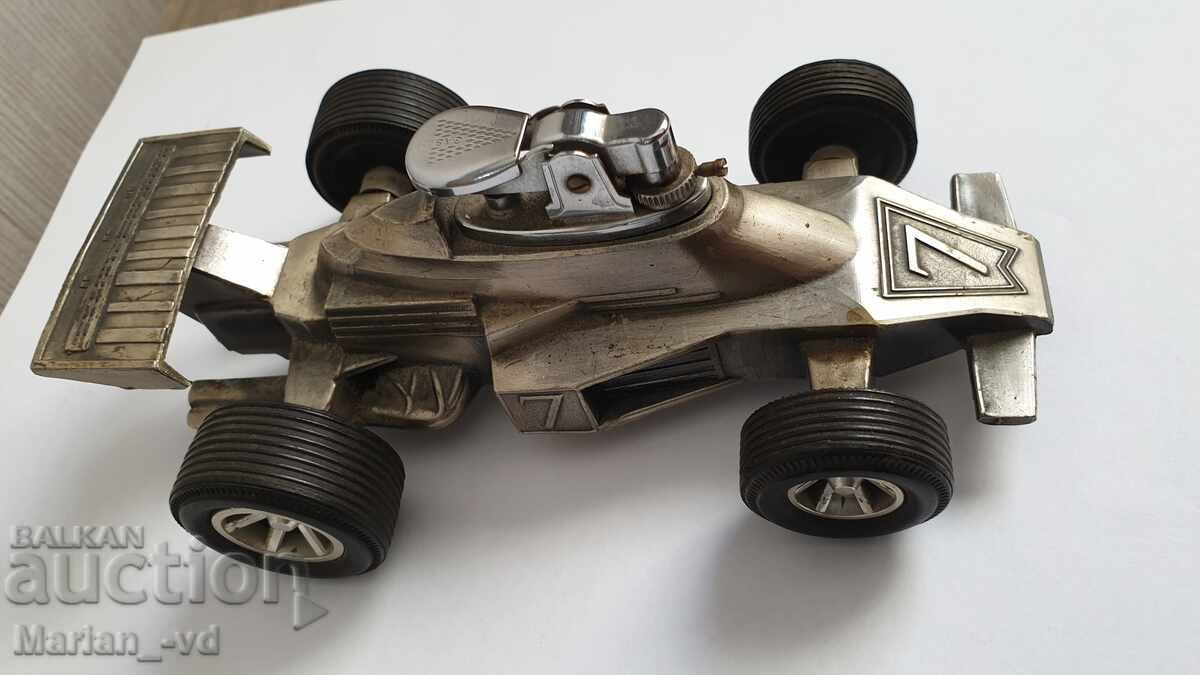Brichetă de masă vintage în formă de Formula 1